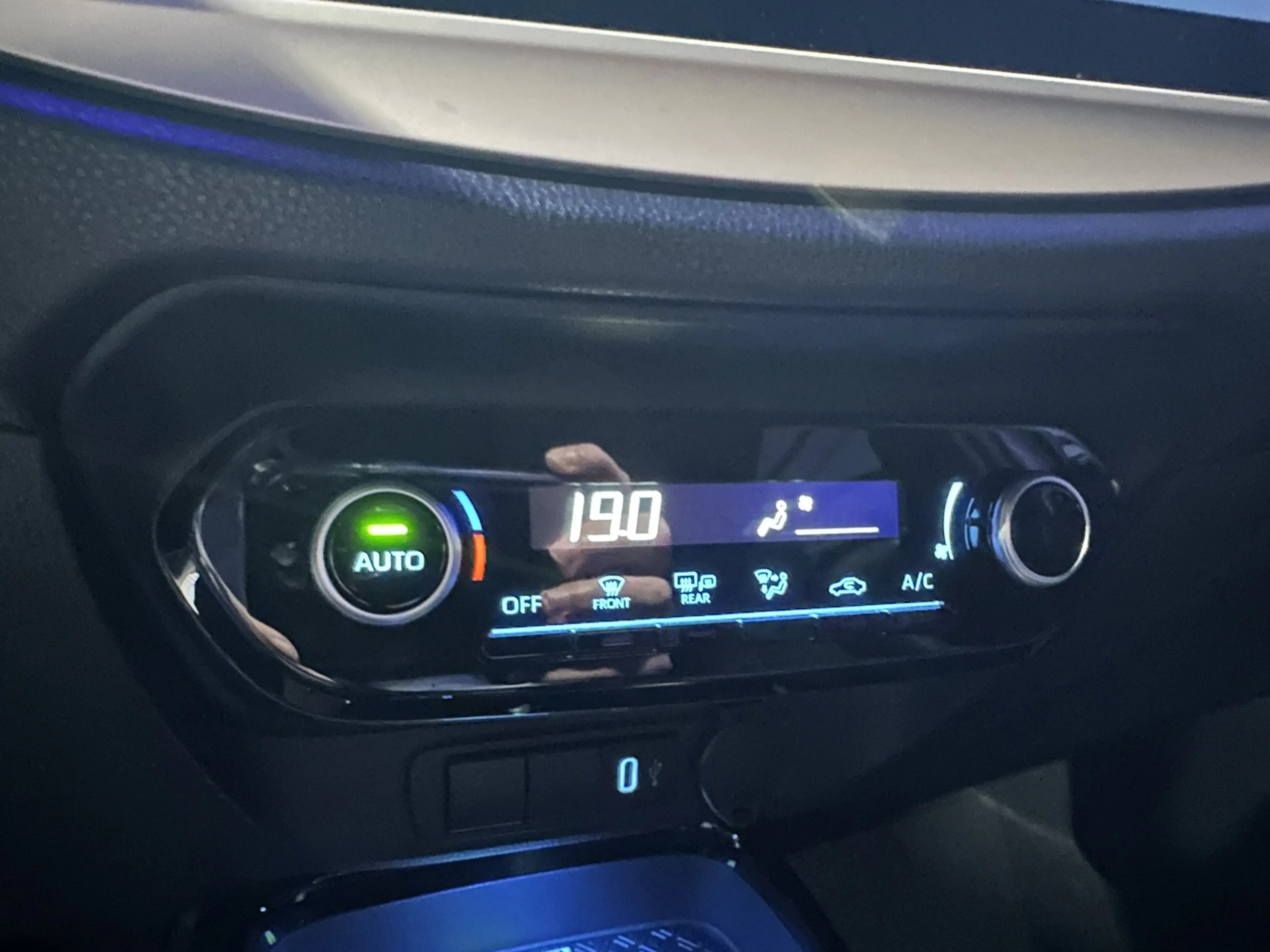 Toyota Aygo X 1.0 VVT-i S-CVT Envy *PDC*Camera*Clima* — photo 21