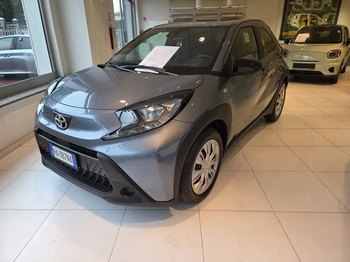 Toyota Aygo Aygo X X 1.0 Active 72cv Grigio - 1