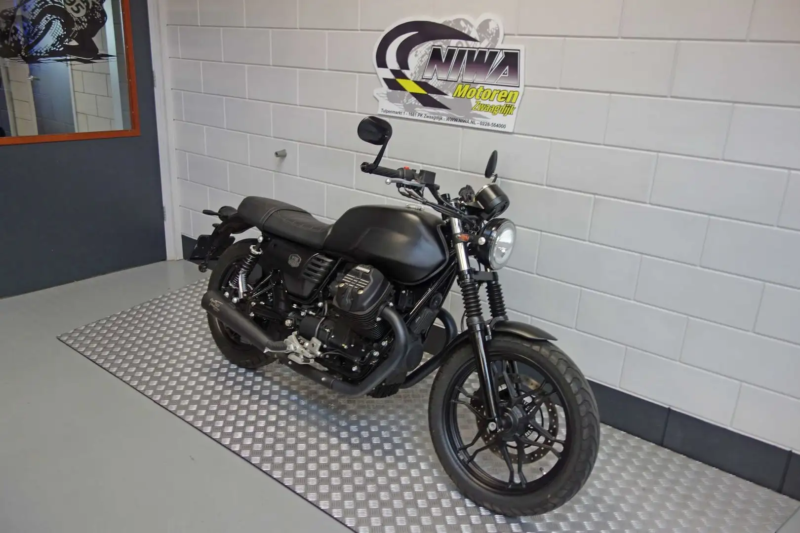 Moto Guzzi V 7 III STONE Negru - 2