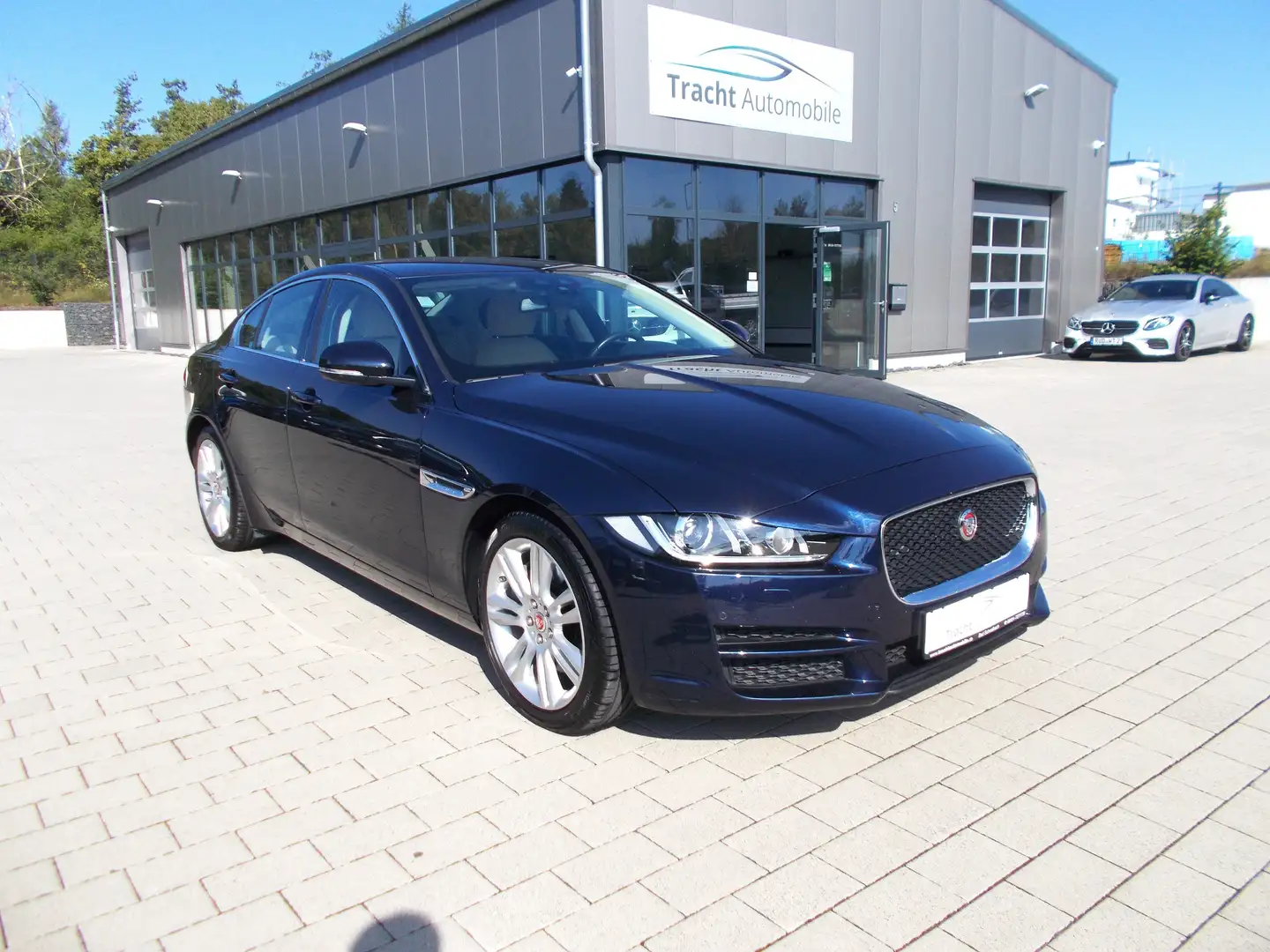 Jaguar XE Prestige Azul - 1