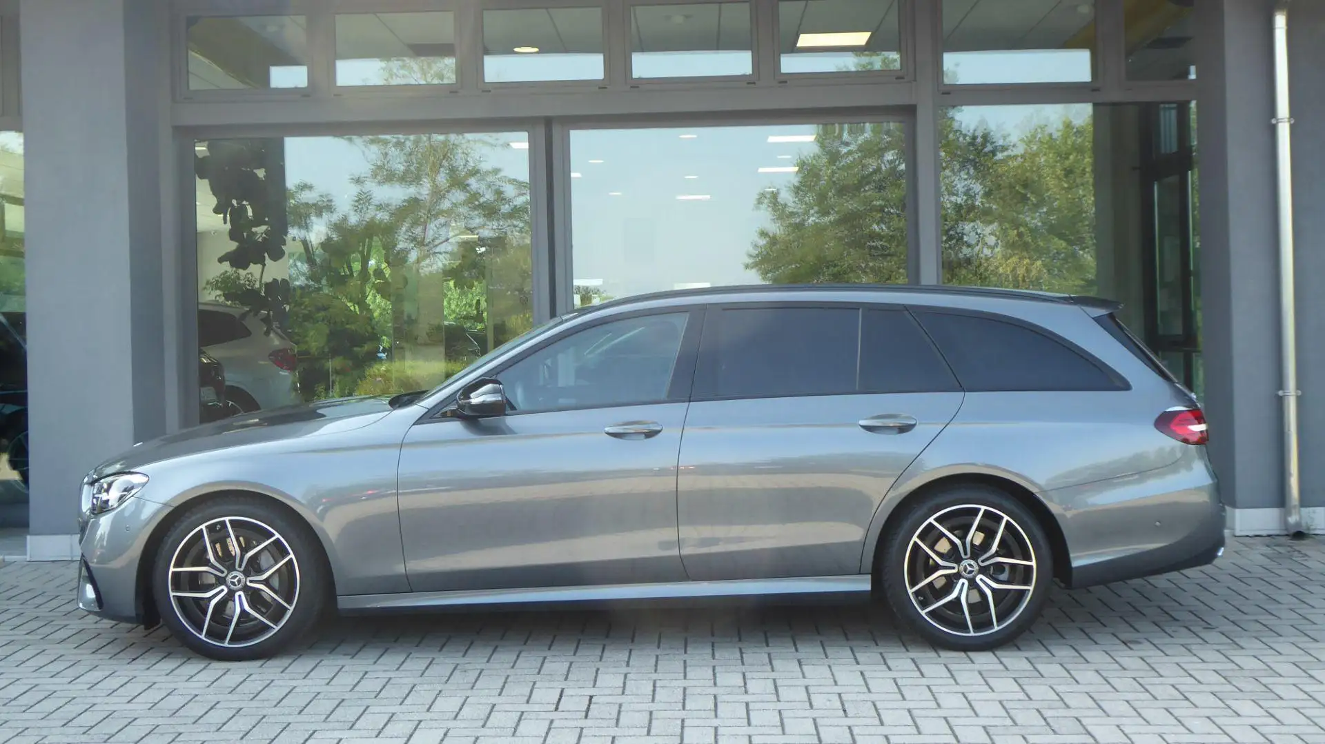 Mercedes-Benz E 220 d S.W. 4Matic Auto Premium AMG Grigio - 2