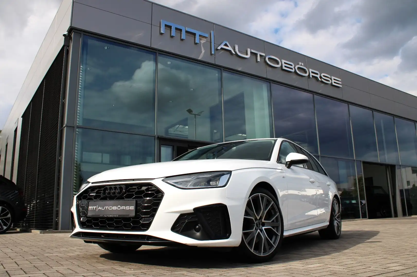 Audi A4 AVANT 40 TFSI QU. S LINE & OPTIK-PAKET PLUS Weiß - 1