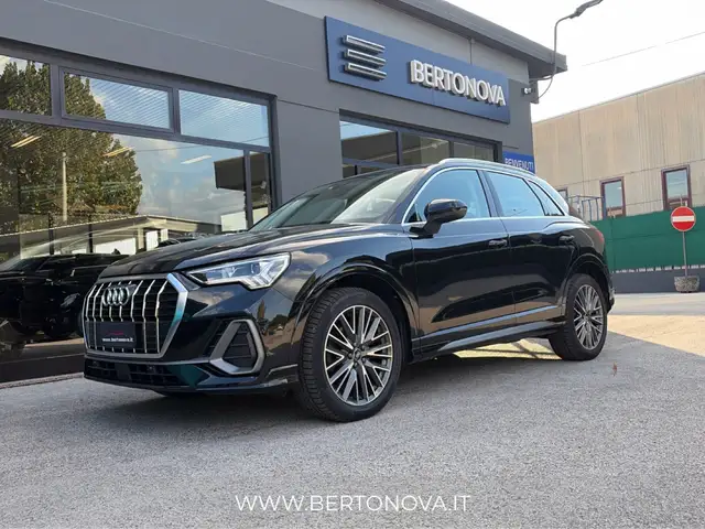 Audi Q3 view 6