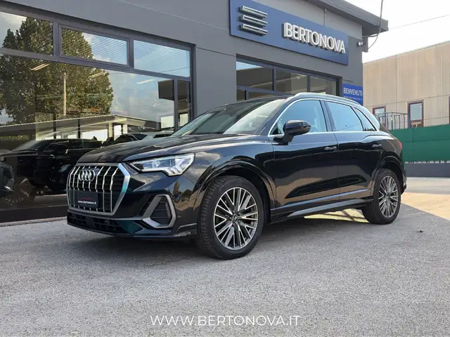 Audi Q3 view 7
