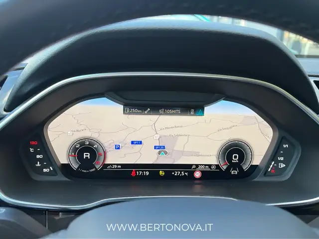 Audi Q3 view 15