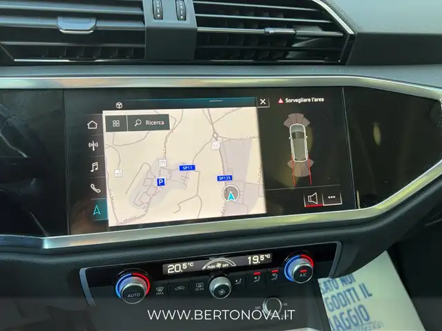 Audi Q3 view 14