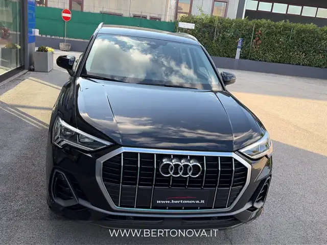 Audi Q3 view 4