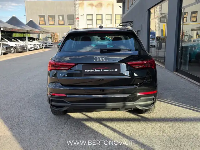 Audi Q3 view 5