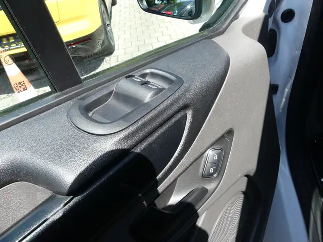 Ford Transit Custom view 6