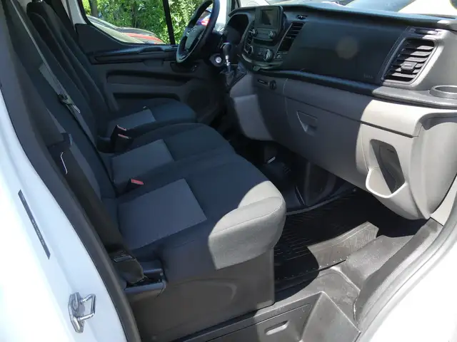 Ford Transit Custom view 13