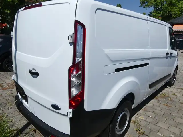 Ford Transit Custom view 3