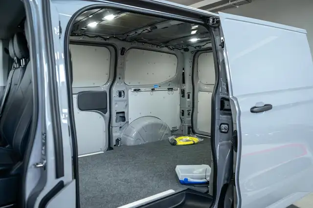 Volkswagen Transporter view 14