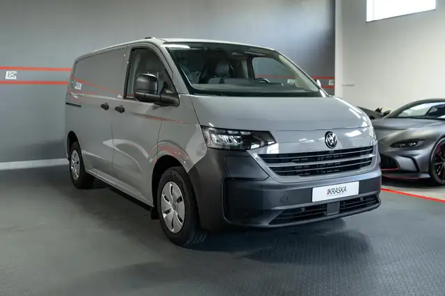 Volkswagen Transporter view 5