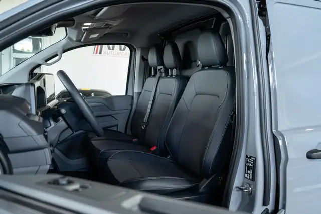 Volkswagen Transporter view 13