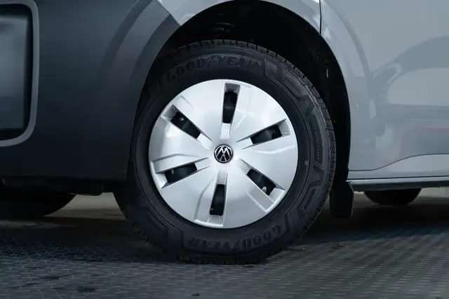 Volkswagen Transporter view 3