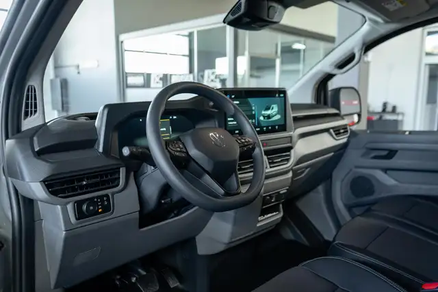 Volkswagen Transporter view 12