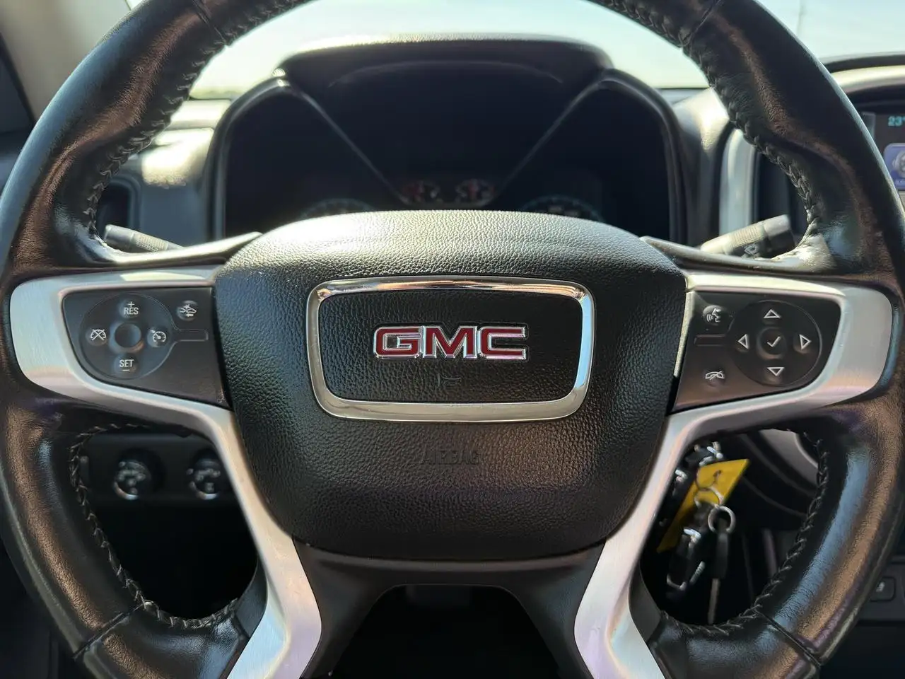 GMC Canyon снимка GMC Canyon