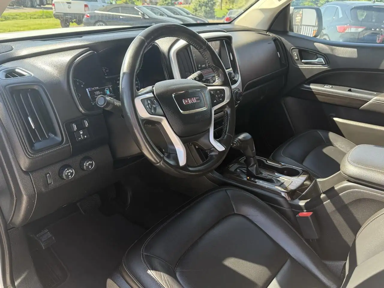 GMC Canyon снимка GMC Canyon