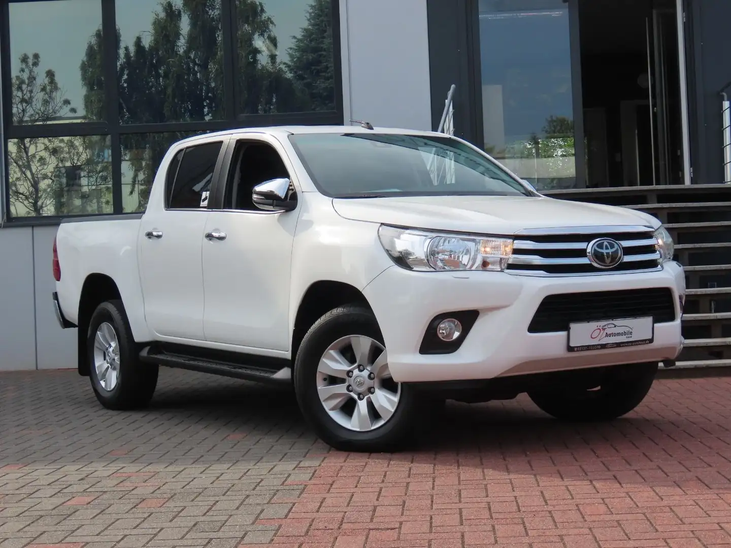 Toyota Hilux Double Cab Duty Comfort 4x4 Automatik bijela - 1