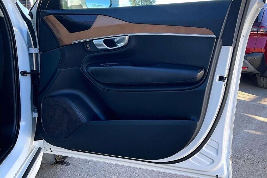 2024 Volvo XC90 B6 PLUS BRIGHT THEME thumb 24
