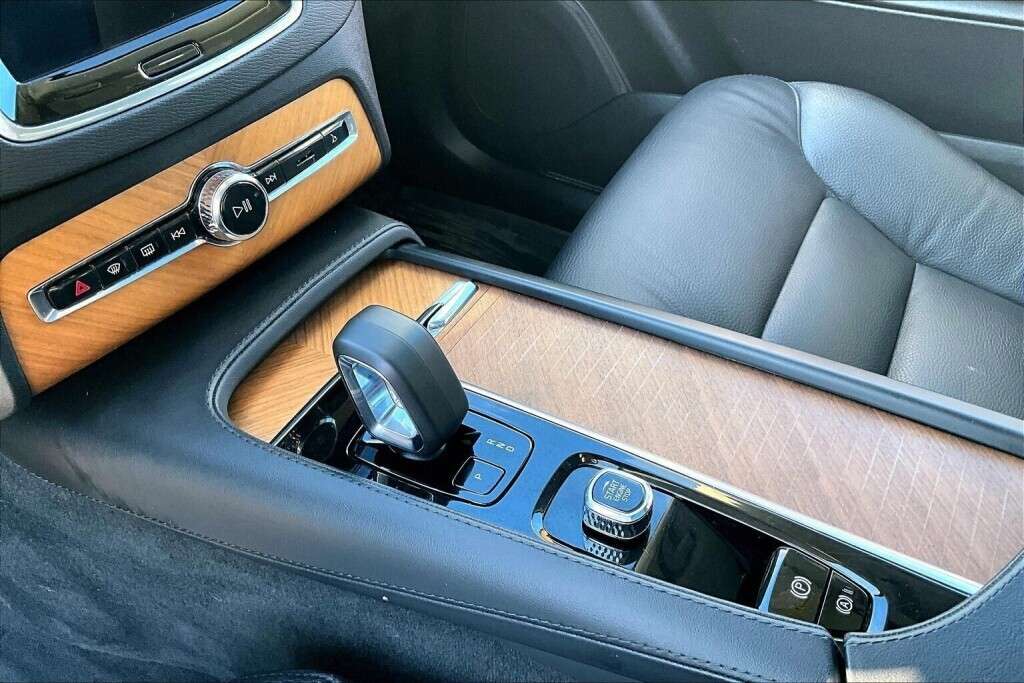 2024 Volvo XC90 B6 PLUS BRIGHT THEME thumb 17
