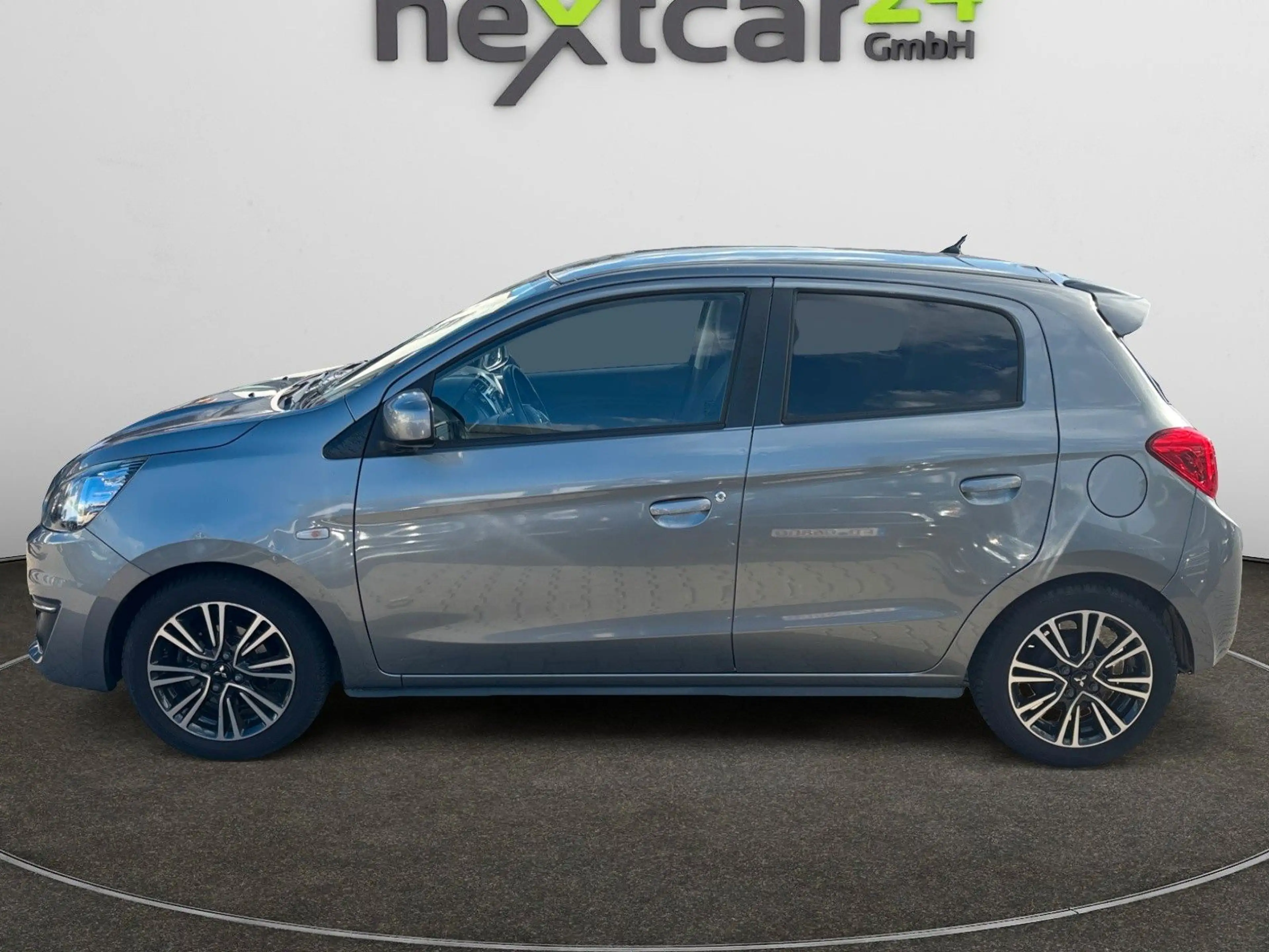 Mitsubishi Space Star Edition 100+ — photo 8