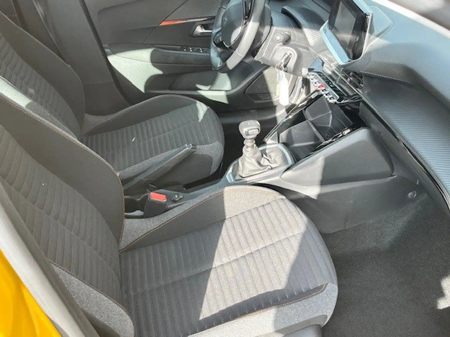 Peugeot 208 *GPS*P SENS* 1.2 BENZ 100 PK ACTIVE PACK Geel - 2