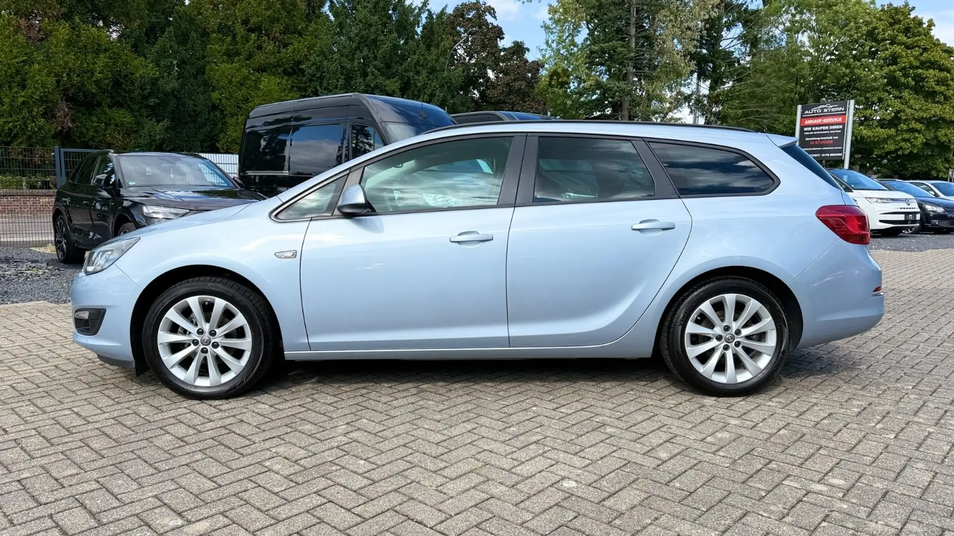Opel Astra J 1.4 Sports Tourer Energy GRA KLIMA ALU Bleu - 2
