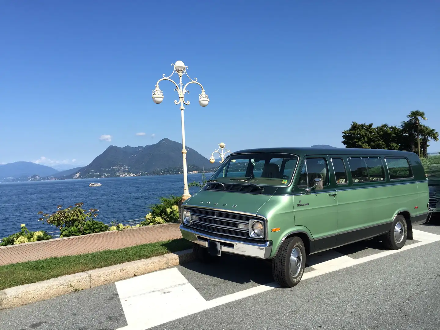 Dodge B200 Sportsman Deluxe Royal Зелений - 1