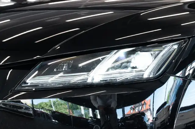 Audi TT view 4