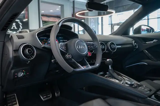 Audi TT view 12
