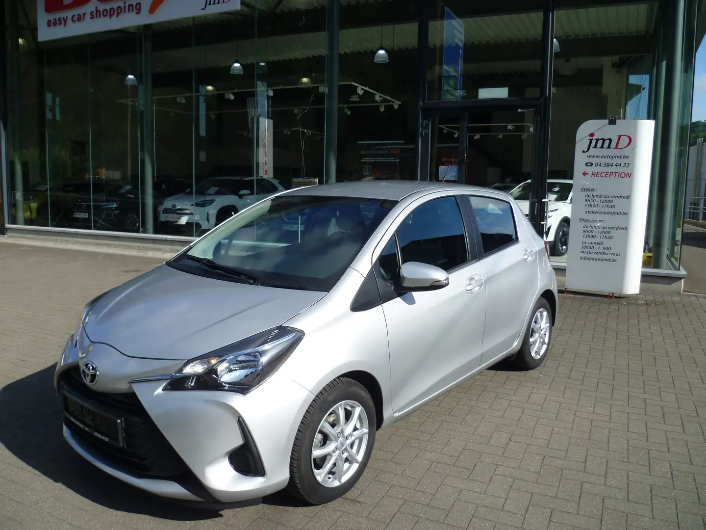Toyota Yaris Yaris 1.5i Dual VVT-iE Comfort CVT Plateado - 1