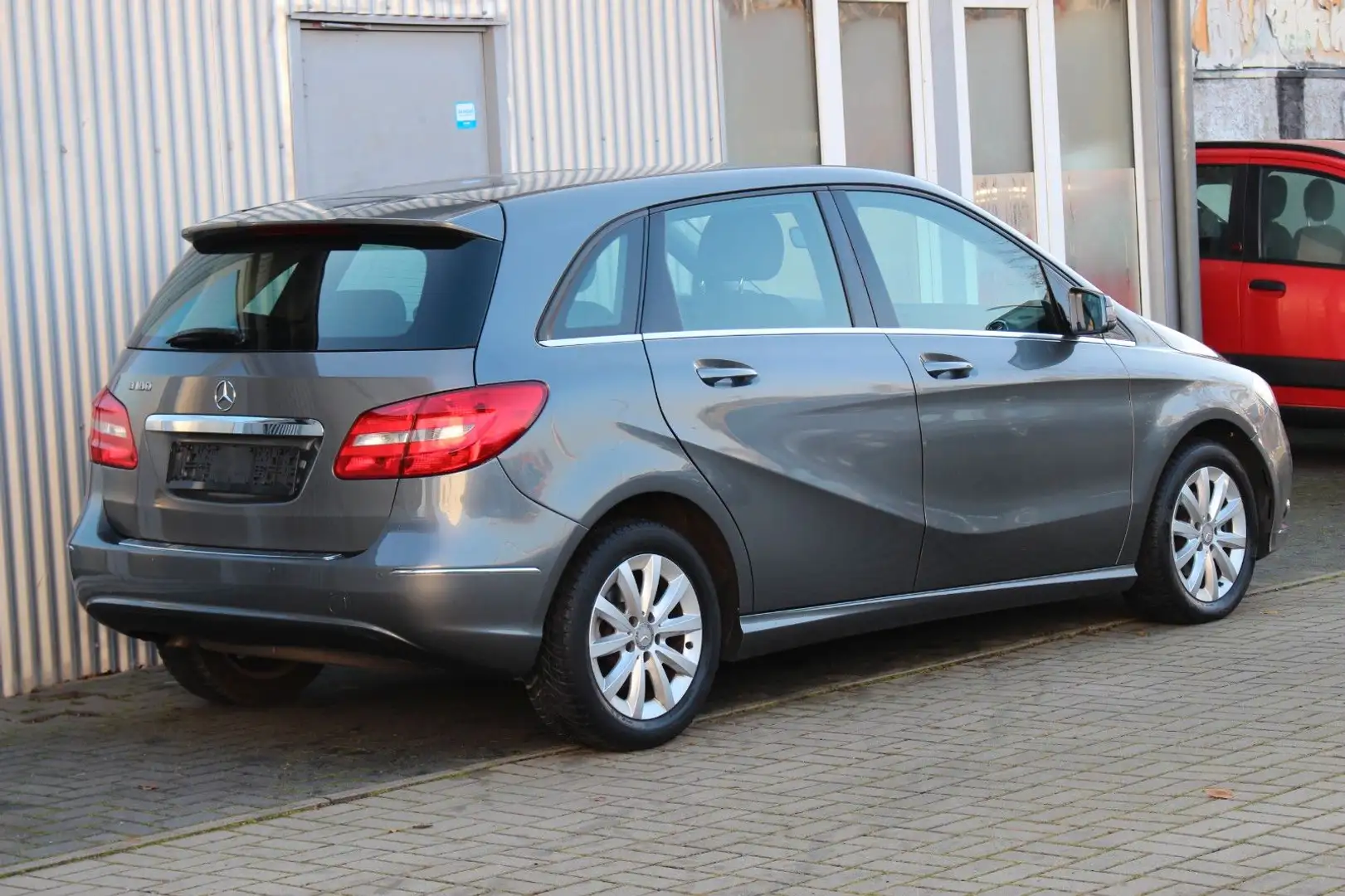 Mercedes-Benz B 180 Limousine+Klimaaut+Sitzheizung+PDC Grau - 2
