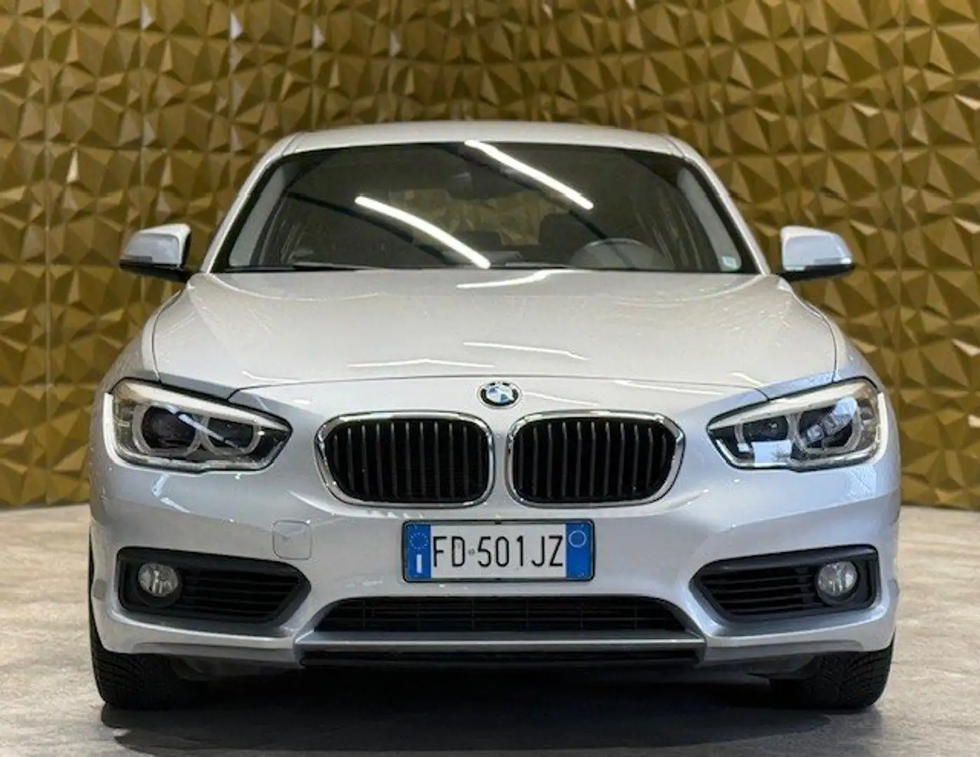 BMW 118 Serie 1 118d Advantage 5p auto Zilver - 1