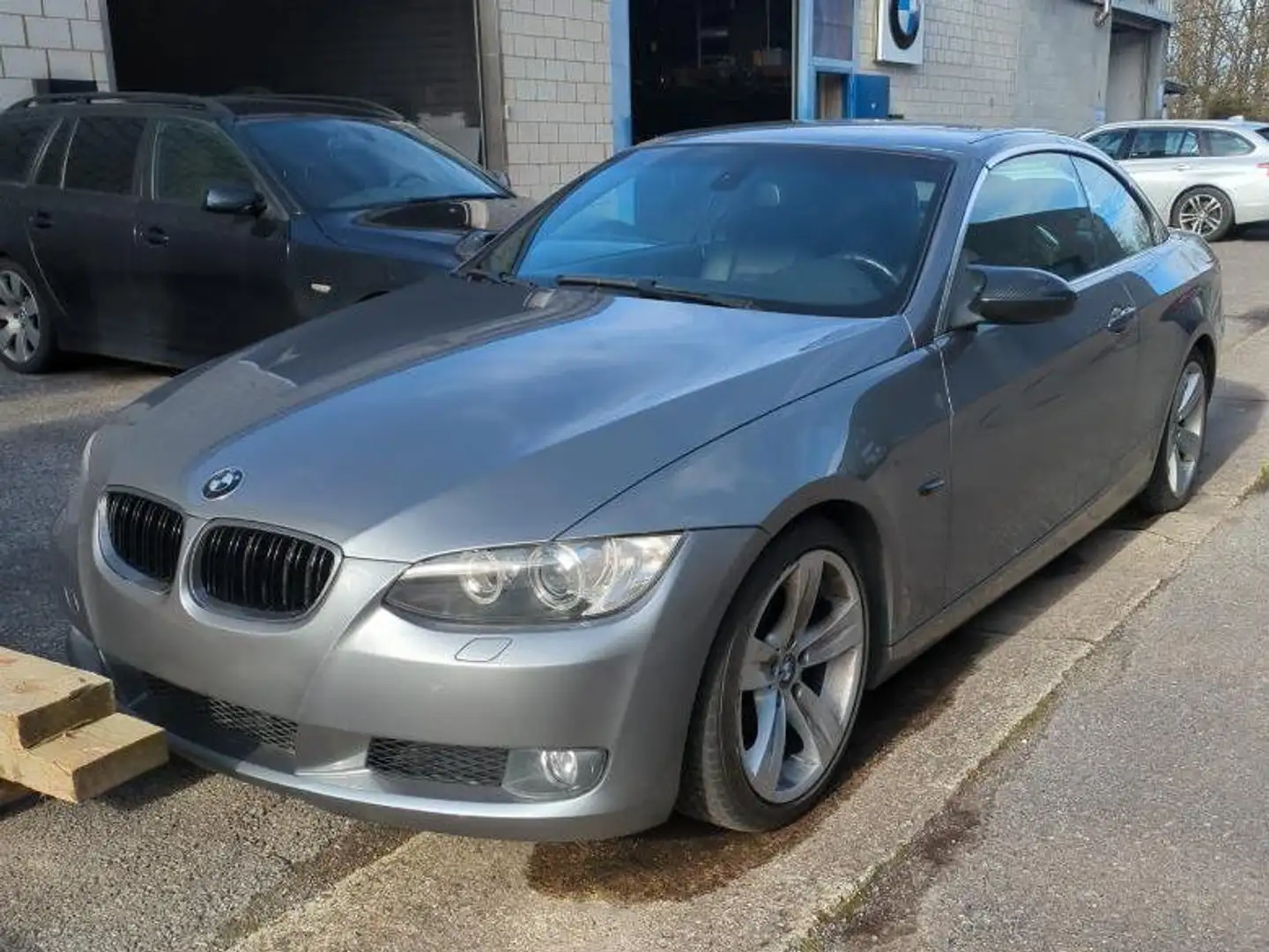 BMW 320 i Cabrio E93 2008  -  Motor defect Grijs - 1