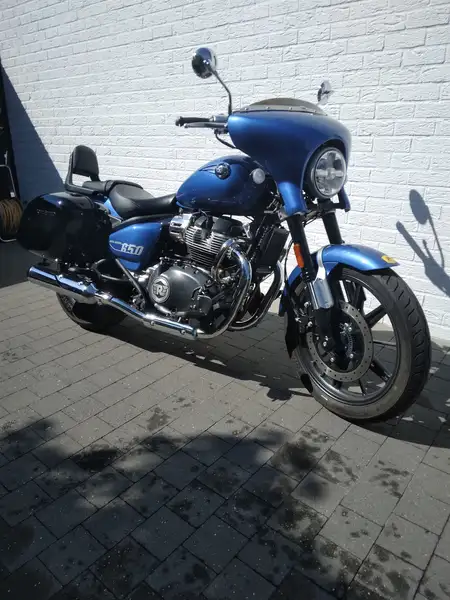 Royal Enfield Super Meteor 650 - foto 3