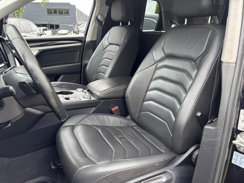 Volkswagen Touareg 3.0 TDI Grijs Kenteken Bedrijfsauto 2019 Trekhaak — photo 15