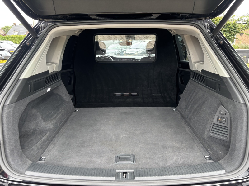 Volkswagen Touareg 3.0 TDI Grijs Kenteken Bedrijfsauto 2019 Trekhaak — photo 10