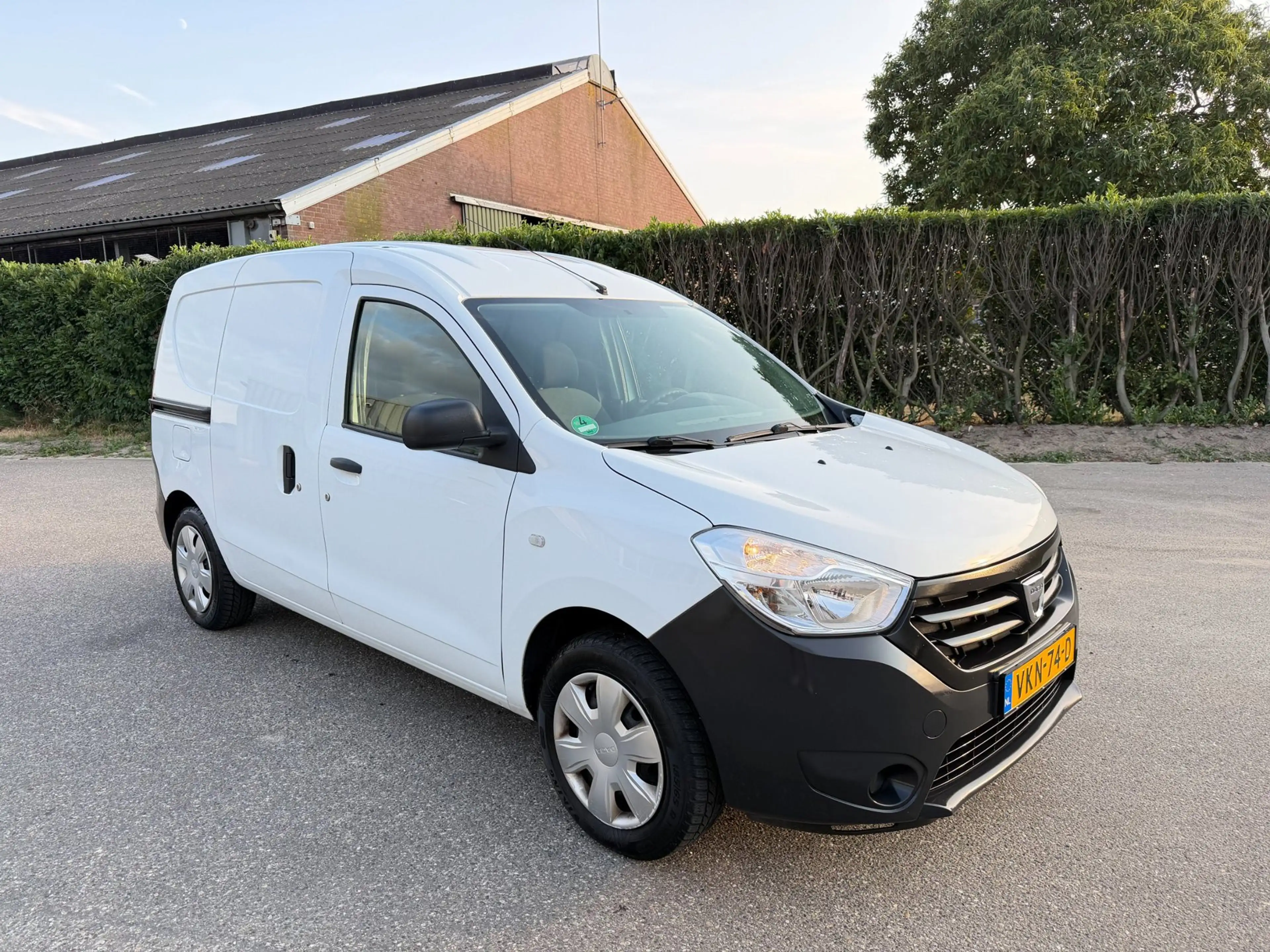 Dacia Dokker 1.6 BENZINE - GRIJS KENTEKEN - MARGE