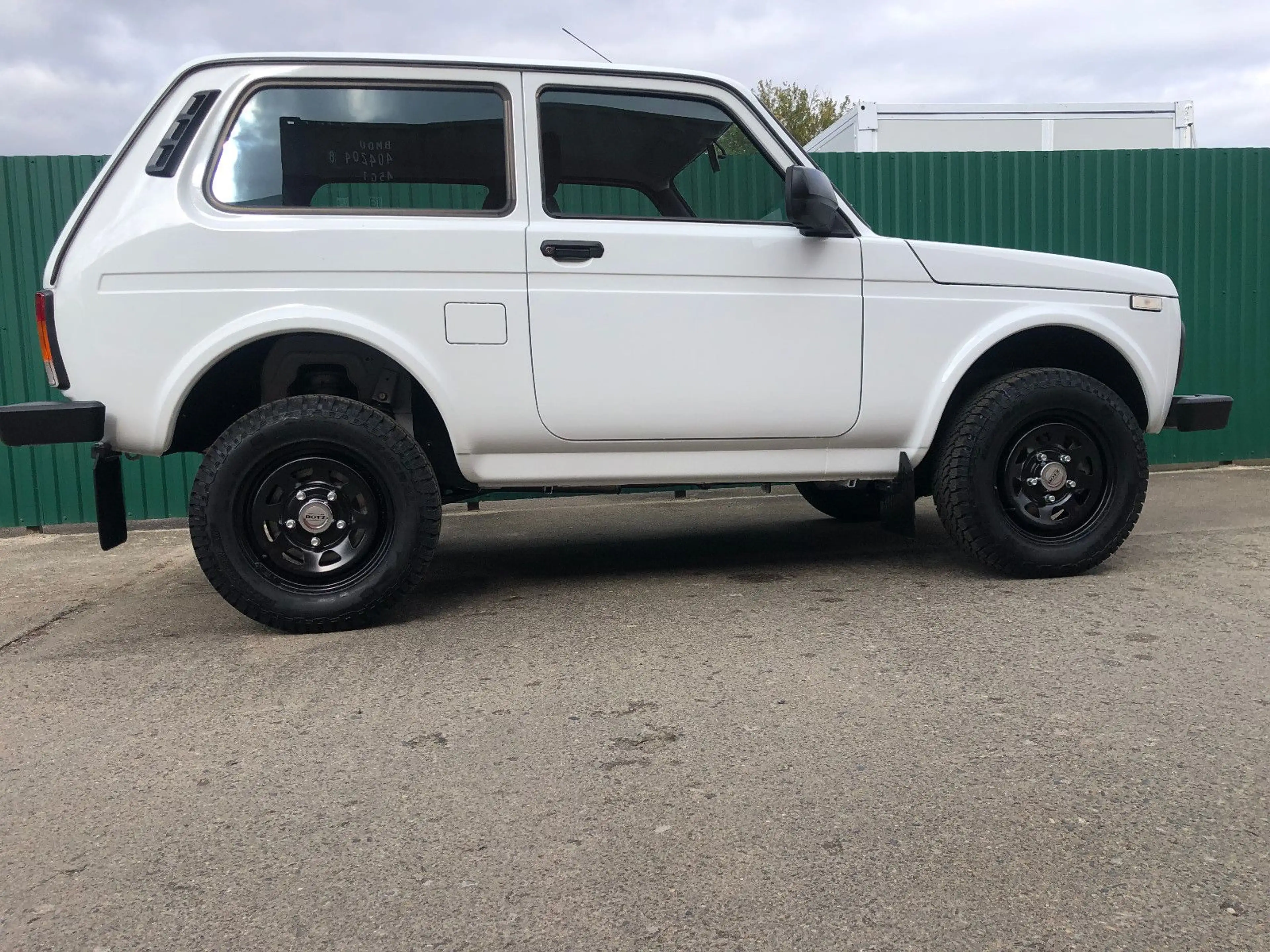 Lada Niva NIVA "PREMIUM PLUS" KLIMA, SONDERRÄDER! AET-2026 — photo 3