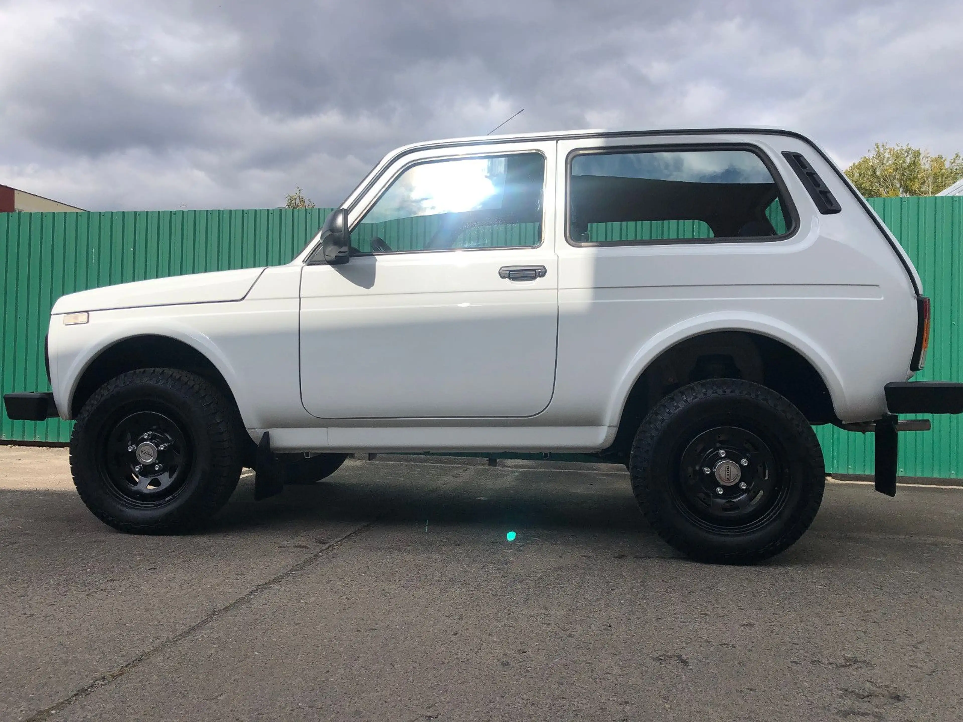 Lada Niva NIVA "PREMIUM PLUS" KLIMA, SONDERRÄDER! AET-2026 — photo 2