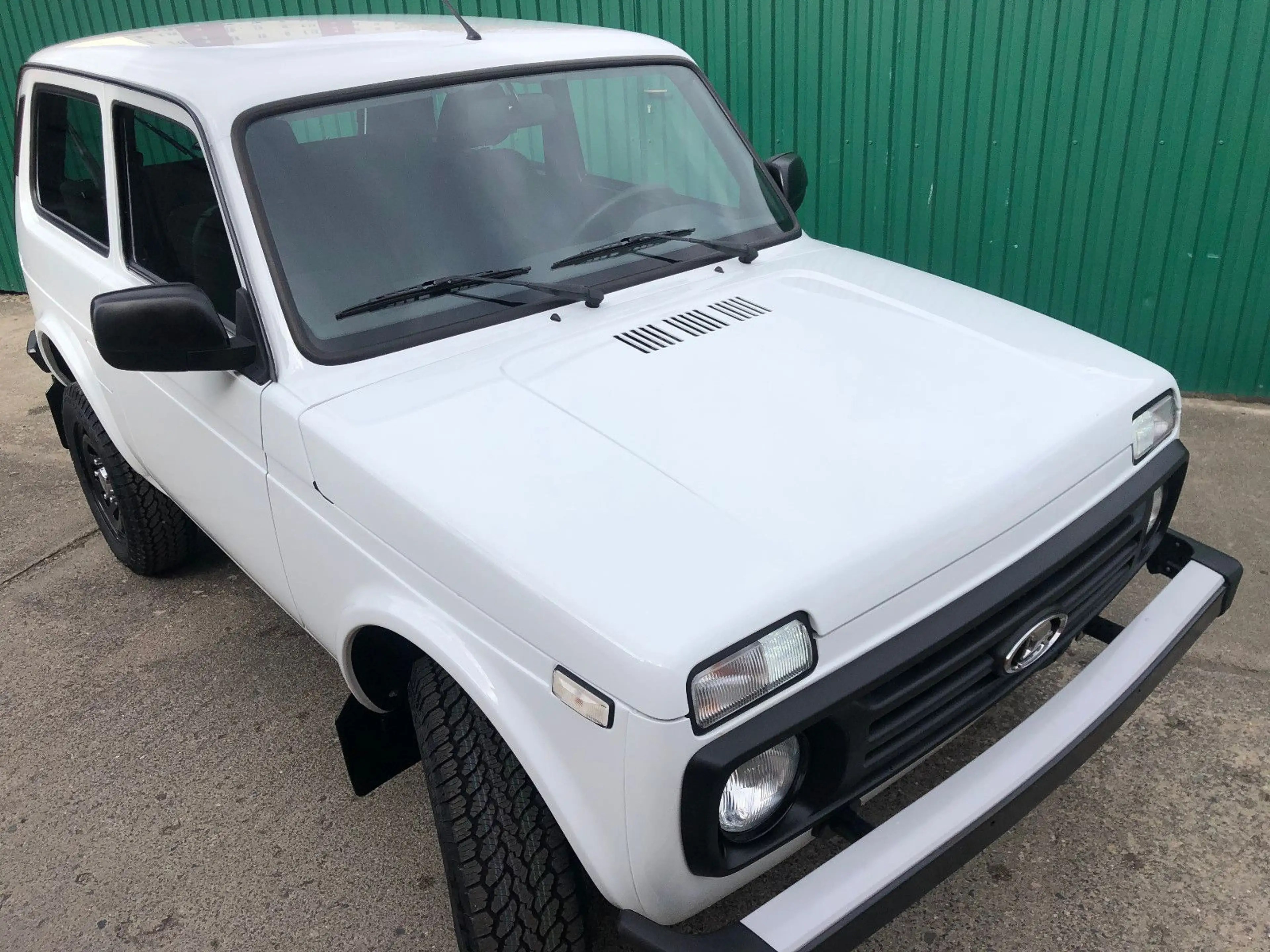 Lada Niva NIVA "PREMIUM PLUS" KLIMA, SONDERRÄDER! AET-2026