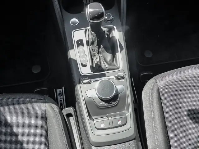 Audi Q2 view 12