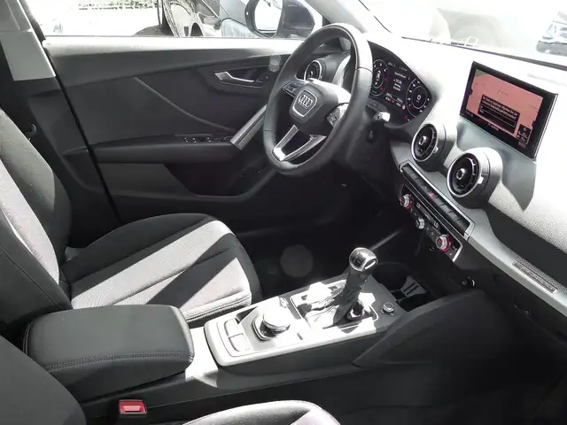 Audi Q2 view 6
