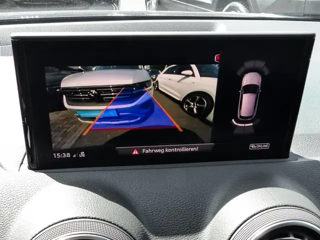 Audi Q2 view 10