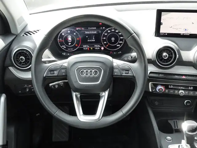 Audi Q2 view 11