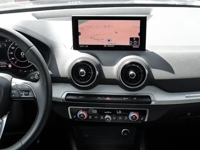 Audi Q2 view 9