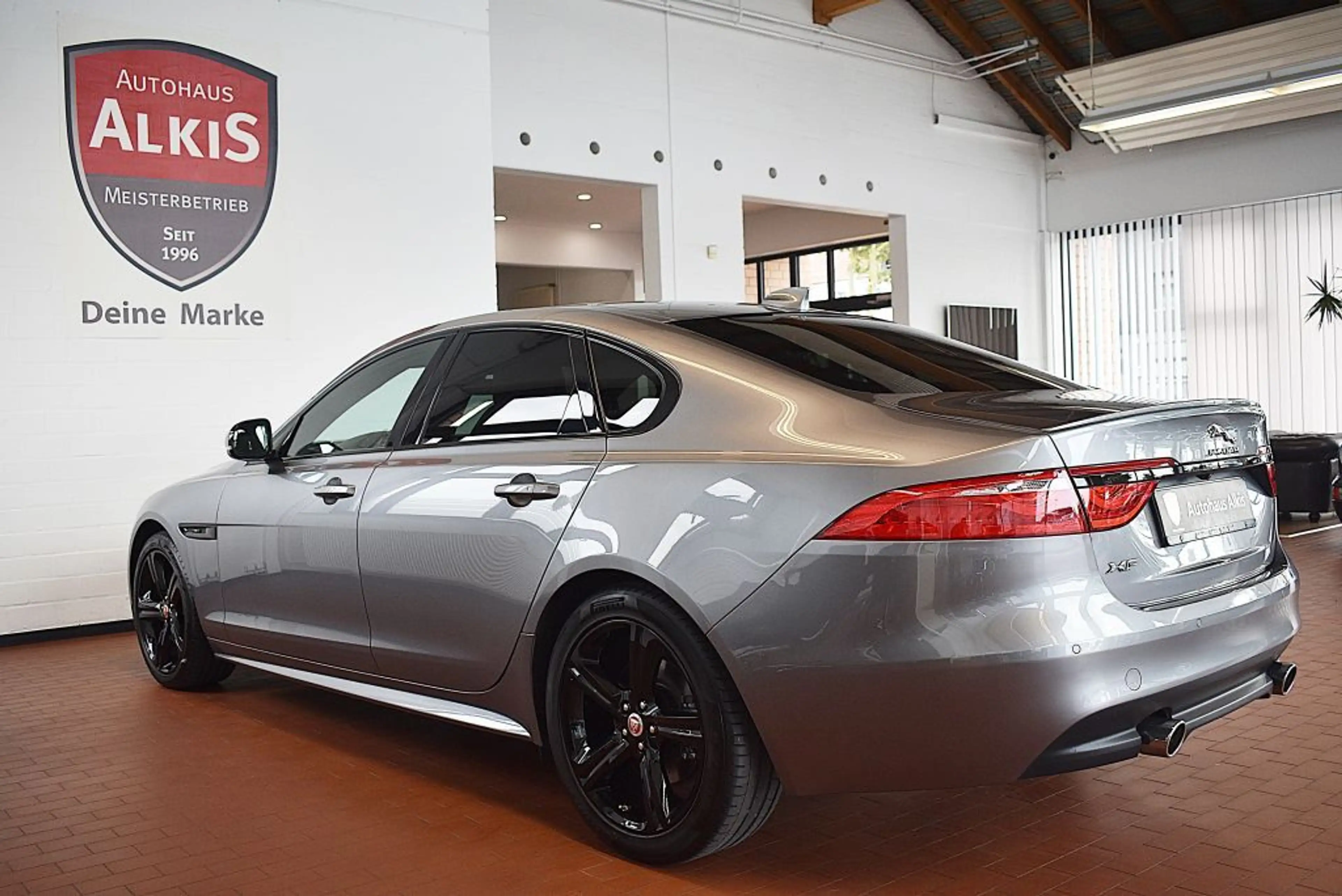 Jaguar XF 30d Aut.Chequered Flag+Garantie+Navi+Sch.Dach — photo 7