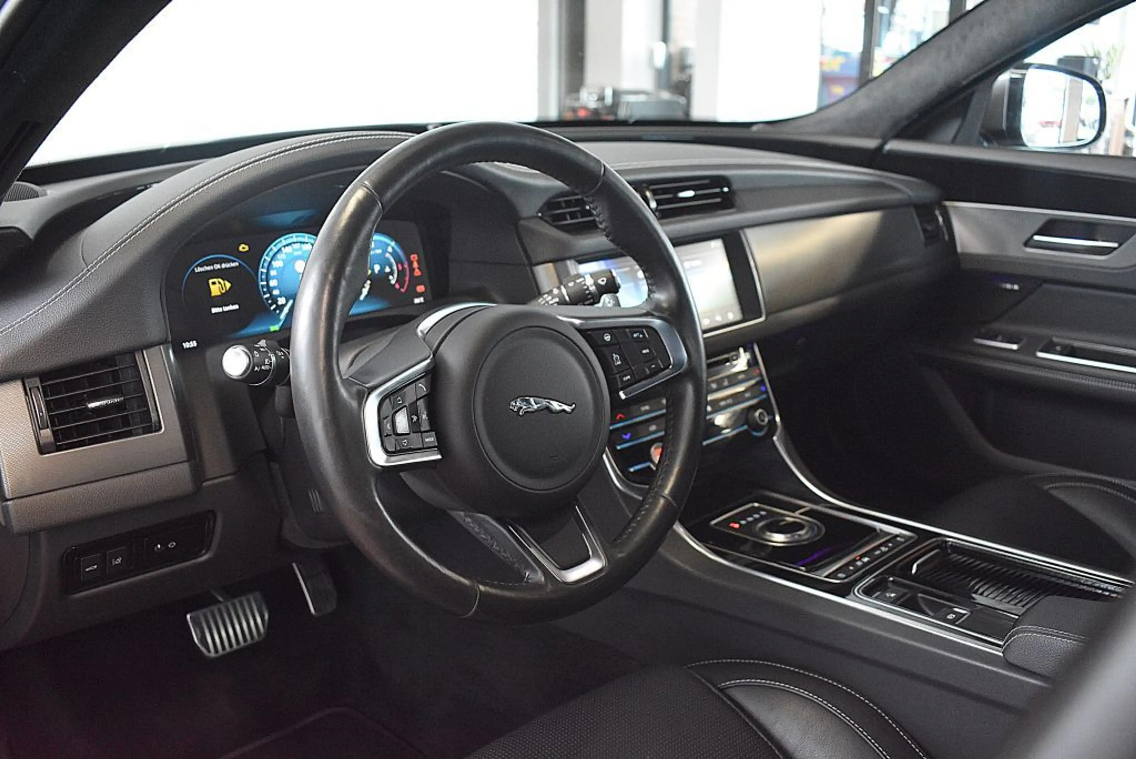 Jaguar XF 30d Aut.Chequered Flag+Garantie+Navi+Sch.Dach — photo 13