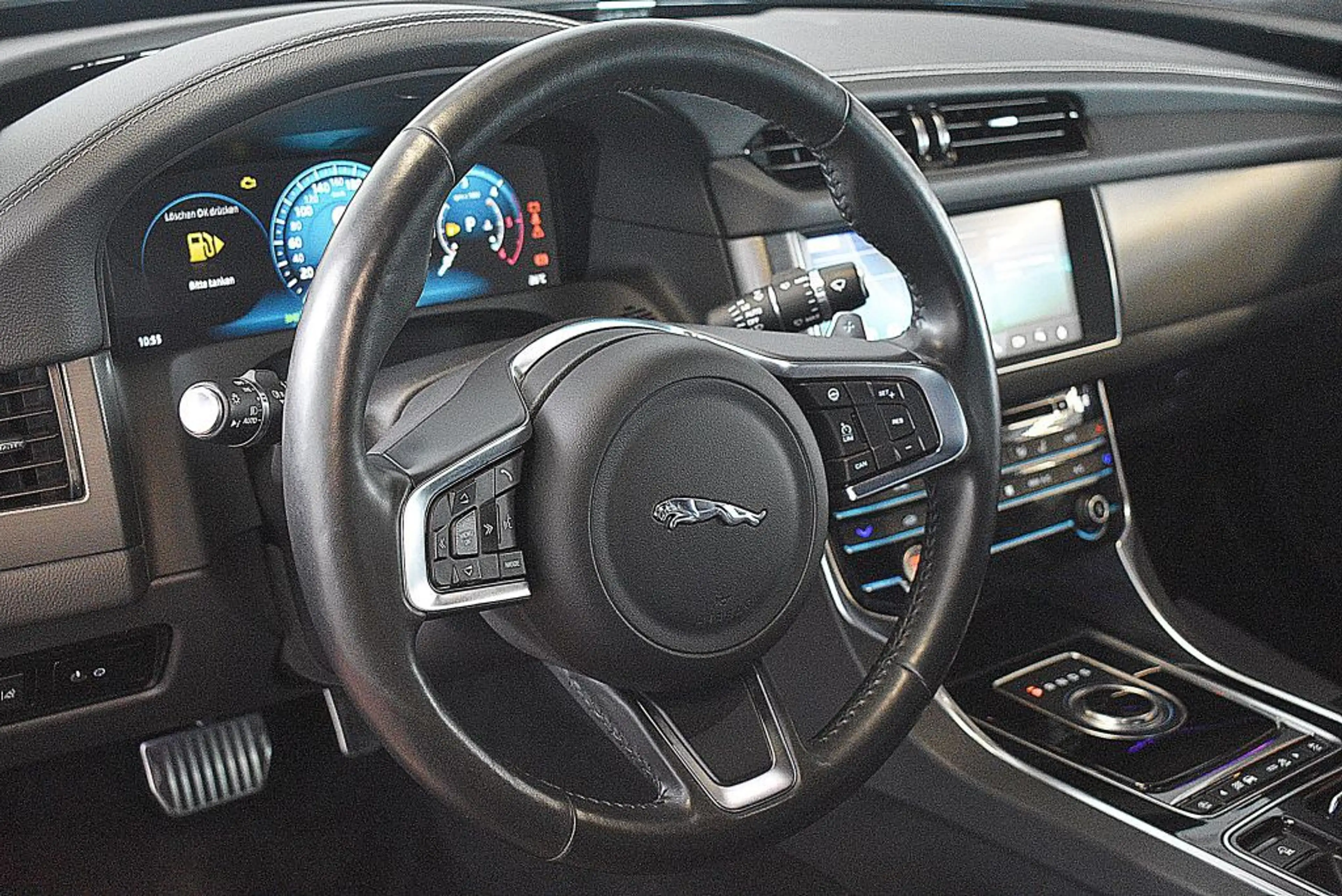 Jaguar XF 30d Aut.Chequered Flag+Garantie+Navi+Sch.Dach — photo 14